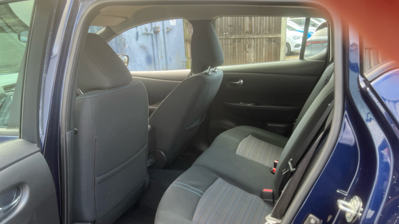 Nissan LEAF 110kW Acenta 39kWh 5dr Auto Electric Hatchback